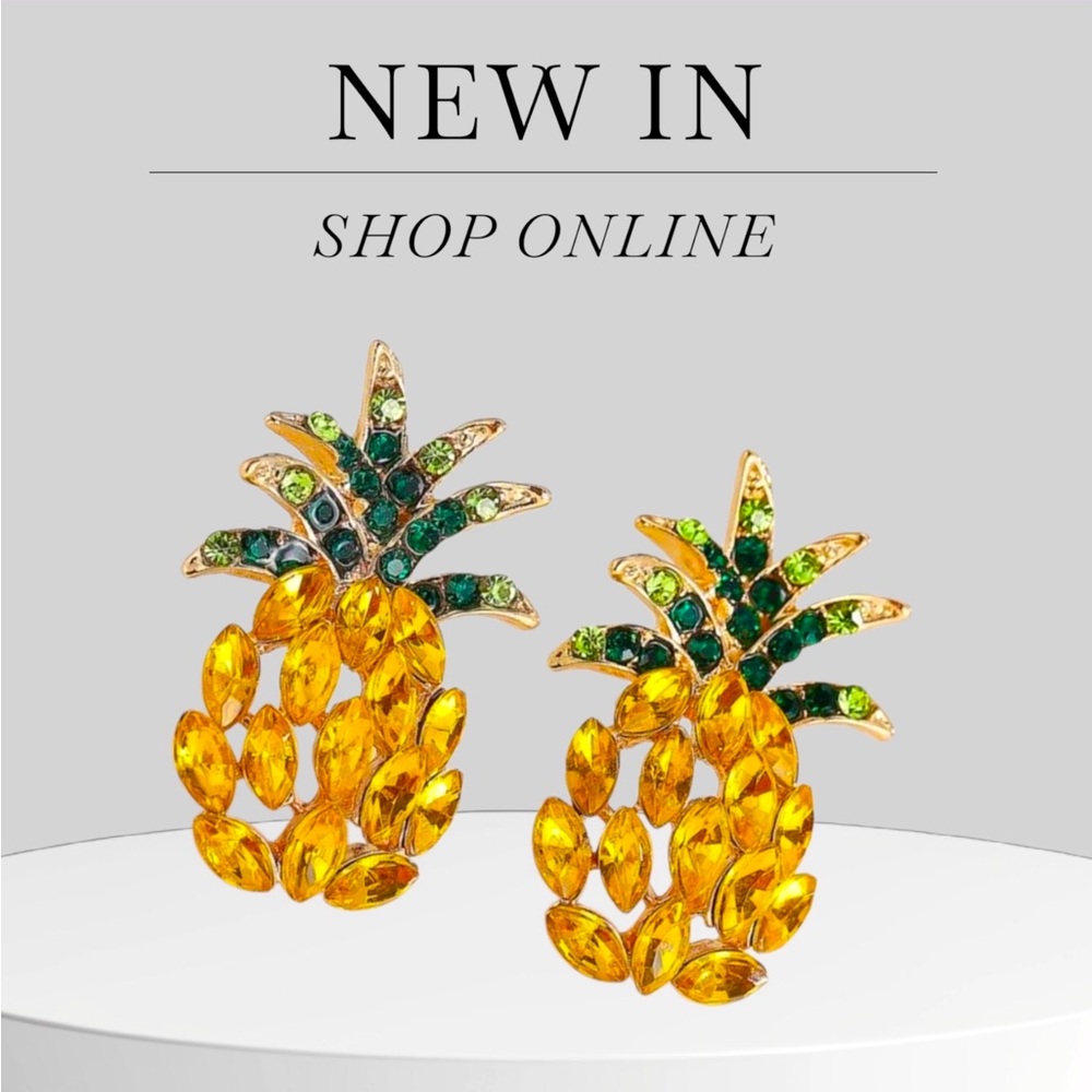 ✨NEW Hypoallergenic Gold-Tone Pineapple Crystal Stud Earrings - Yellow & Green